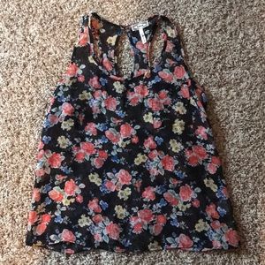 💕 3/$25 Floral tank top